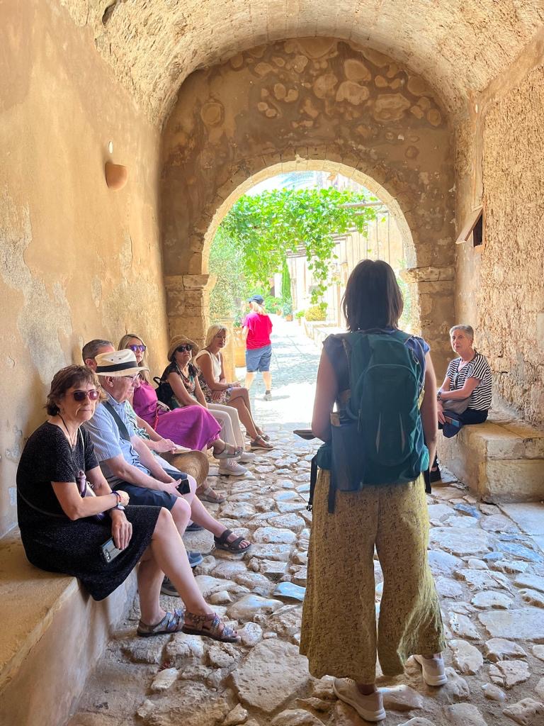 Guiding in Crete